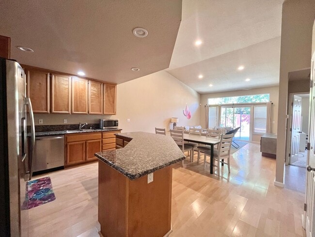 Building Photo - Bright and Open 3 bed / 2 bath Home in Davis