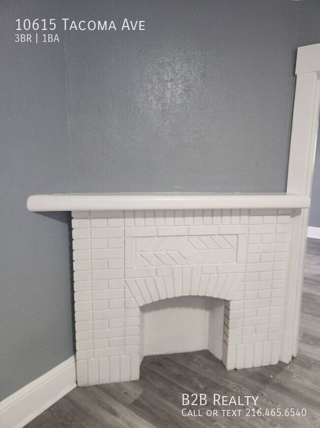 Photo - 10615 Tacoma Ave