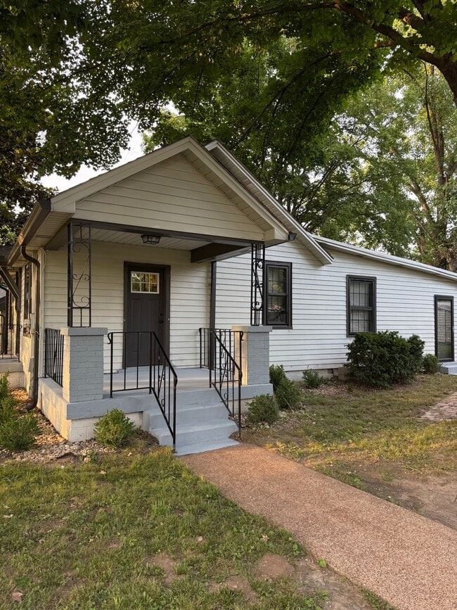 Building Photo - 408 Spence Ln