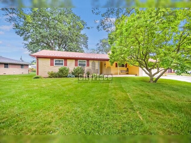 Building Photo - 636 Oak Dr