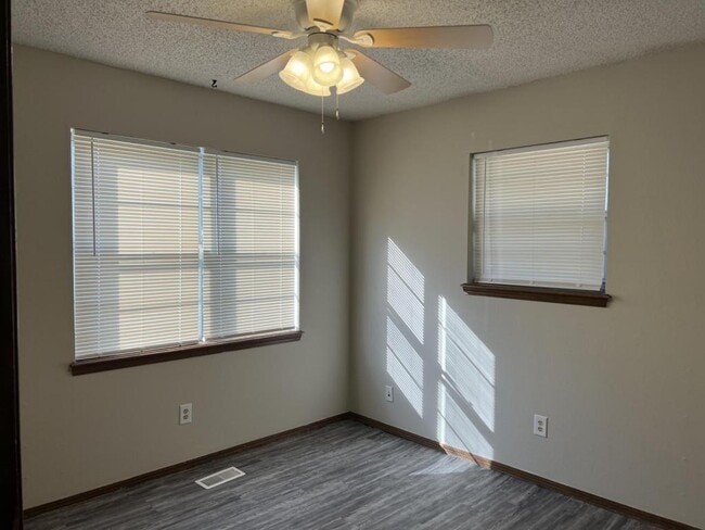 Photo - 828 Euclid St