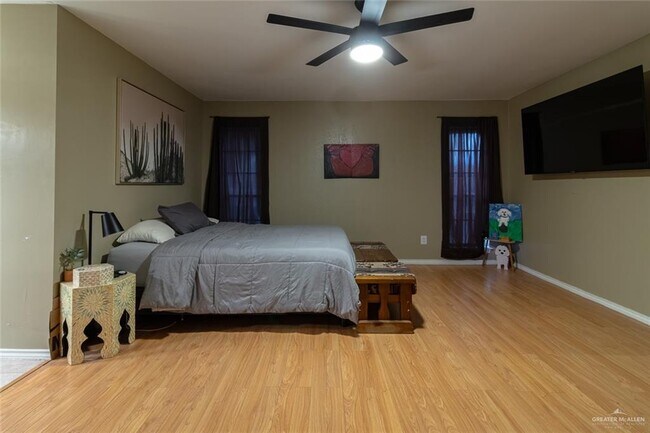 Photo - 7 Lark Ave