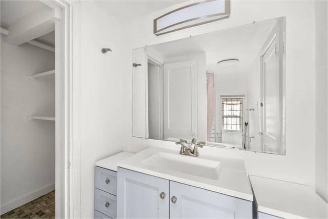 Bathroom 2 - 4407 Stanford St Unit Montrose Classic