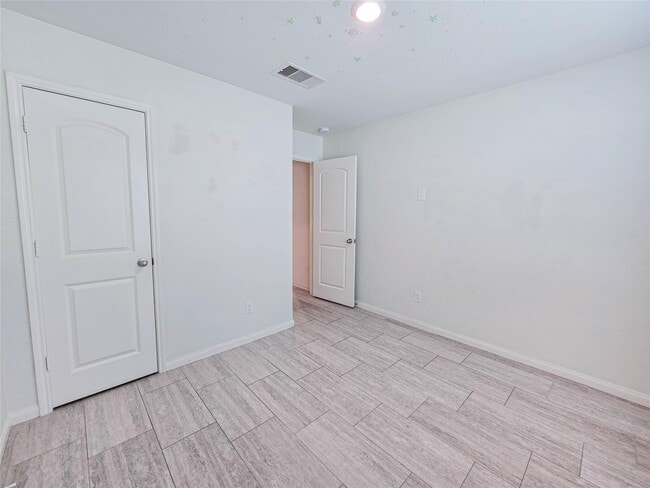 Photo - 332 Lone Mountain Dr