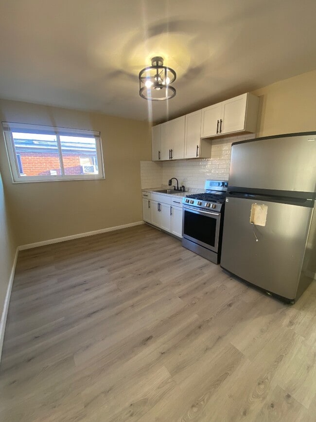 Building Photo - 814C Schirmer Unit C