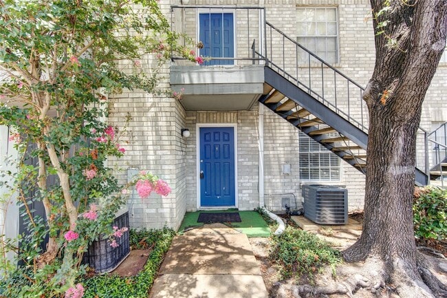 Building Photo - 9797 Leawood Blvd Unit 1405