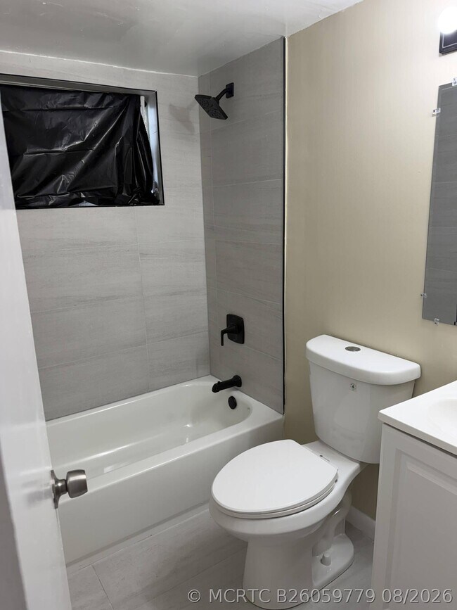 1004 NW 2nd St Unit 2