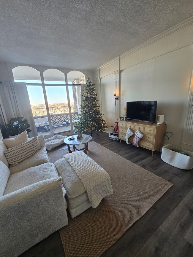 Building Photo - 14L Unit 1