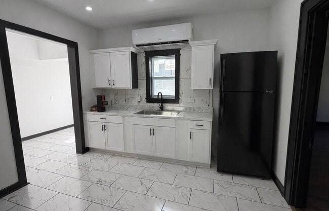 Photo - 807 Cuyahoga St