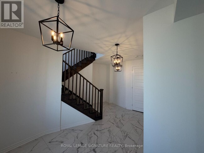 Photo - 1392 William Halton Pkwy