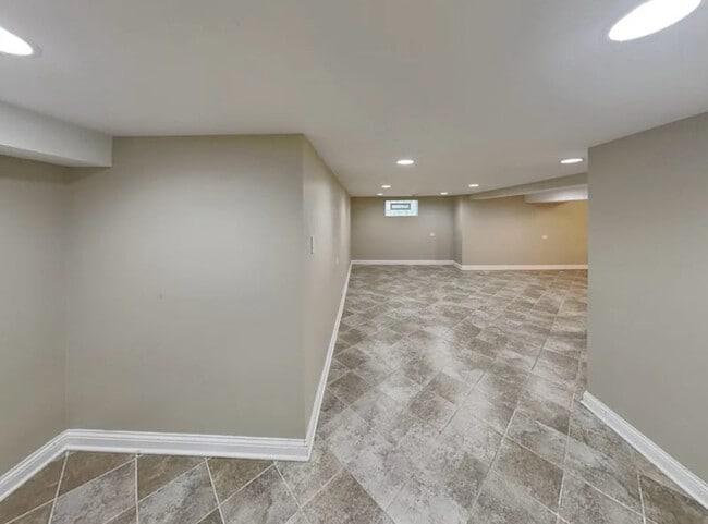 Building Photo - 9428 S 55th Ct Rental