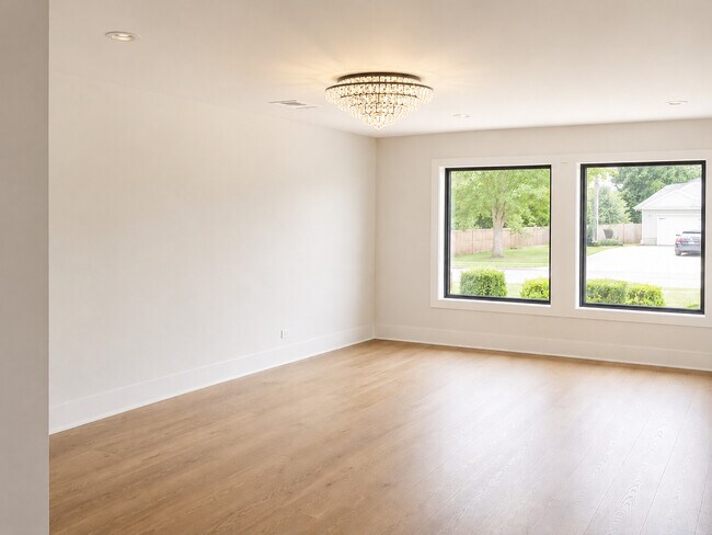 Photo - 707 W Woodland Rd