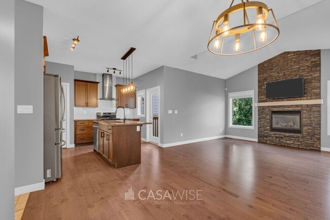 Photo - 6949 Evans Wynd NW