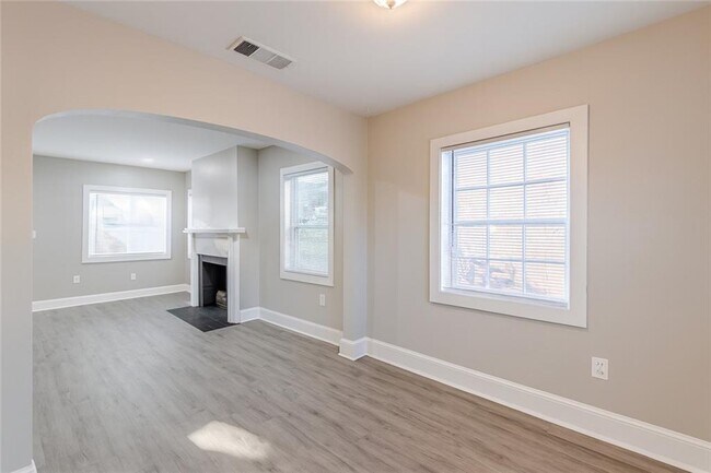 Photo - 1376 Westmont Rd SW