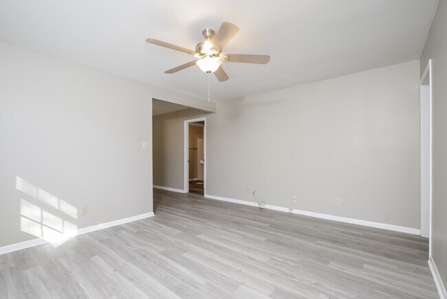 Photo - 2616 Shady Lawn Dr