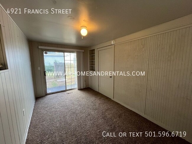 Photo - 4921 Francis St
