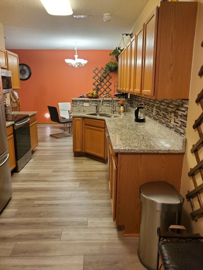 granite countertops - 862 Princeton Ave