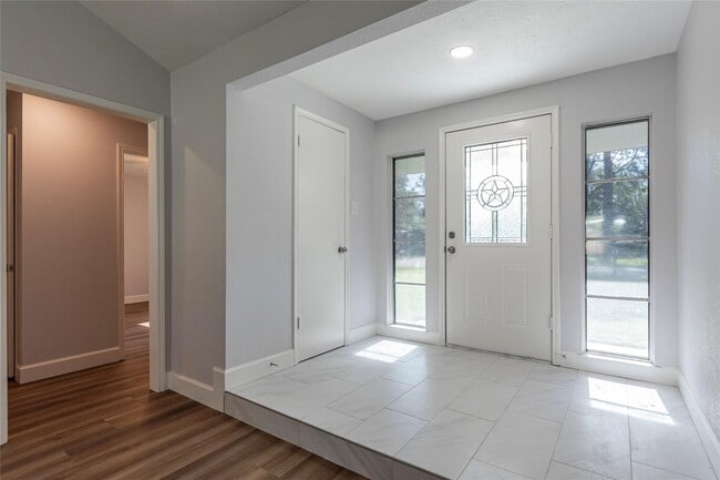 Photo - 2112 Sierra Dr