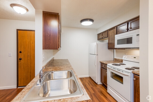 2BR,1BA-900SF