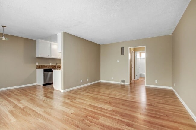 Photo - 1234 Wellesley Ave Unit 03