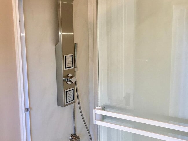 Photo - 225 Roosevelt Way