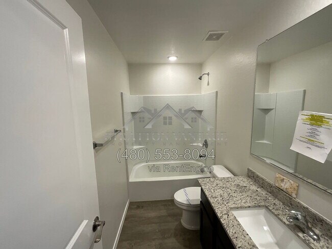 Photo - 258 S Oak St
