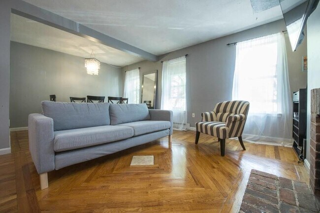 237 W Newton St