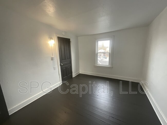 Photo - 829 W Poplar St