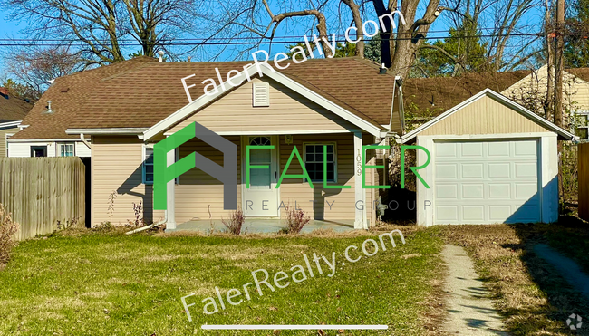 Building Photo - Darling home With Garage