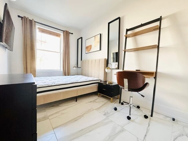 Building Photo - Furnished room/NOT APARTMENT Unit 1D