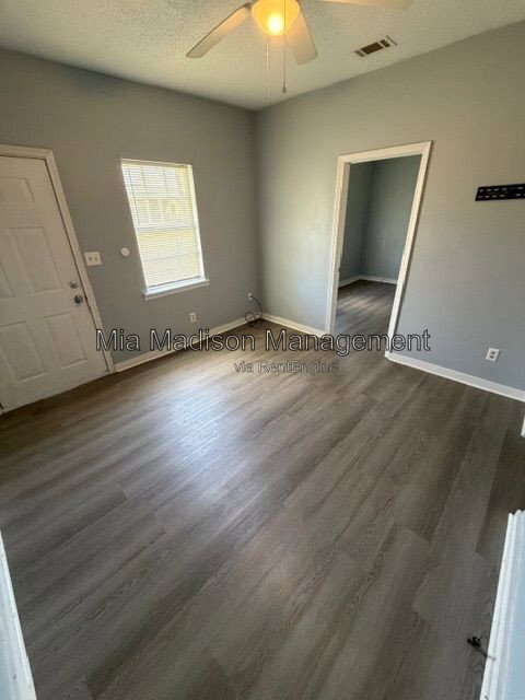 Photo - 1419 Richards St
