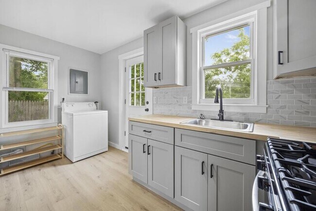 Photo - 346 E Bernhard Ave