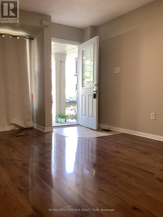 Photo - 29 Ecopark Gate