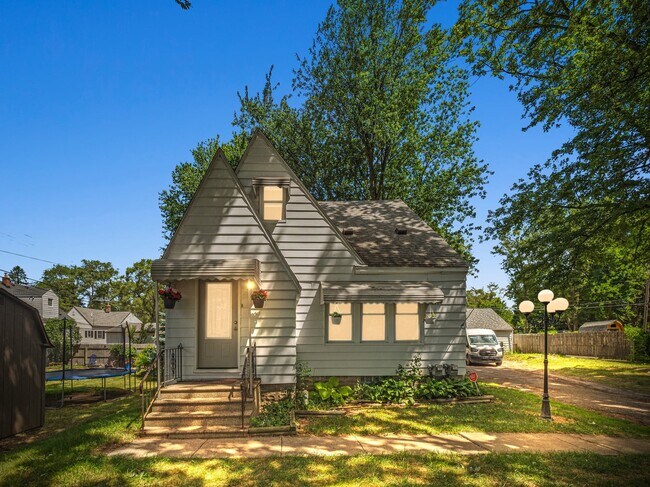 Exterior - 4080 Joyce Ave Unit B