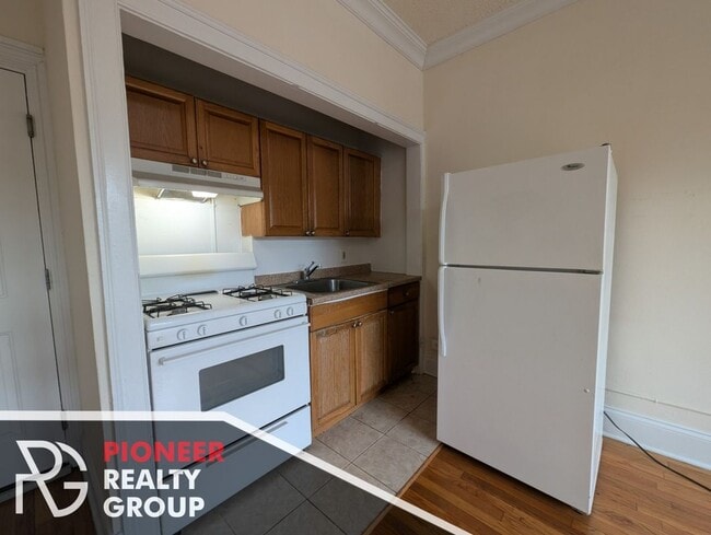 Building Photo - 2715 N Milwaukee Ave Unit 209