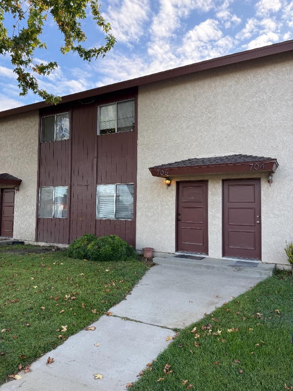 Building Photo - 706 N Lincoln St