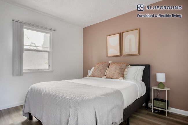 Photo - 944 Tiverton Ave Unidad FL2-ID1209