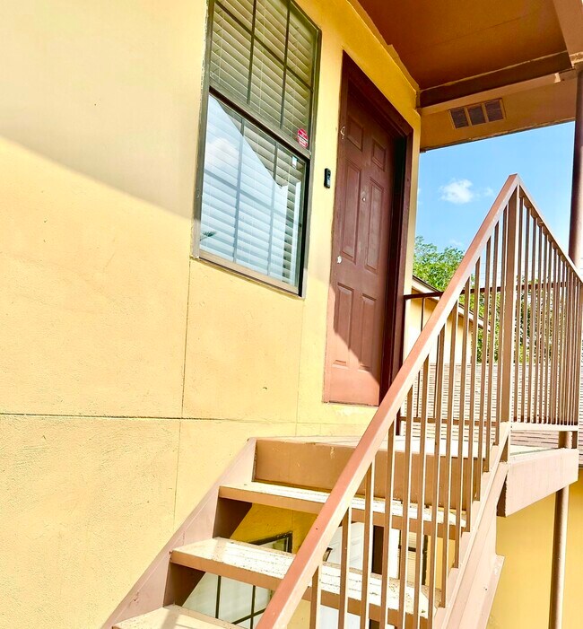 Photo - 1304 Rosario St Unit 4