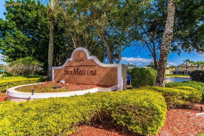 Building Photo - 1911 Madeira Dr