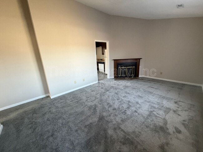 Photo - 402 Holly Ct