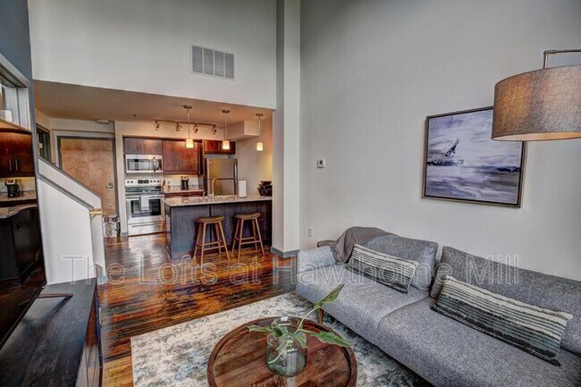 Building Photo - 1101 Hawthorne Ln Unit Apt. 255