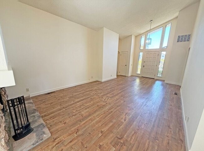 Photo - Single Story Evergreen Home at the Middle of a Cul-De-Sac!