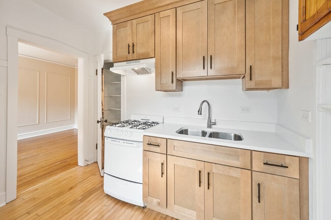 Photo - 1921 W Estes Ave Unit 1N