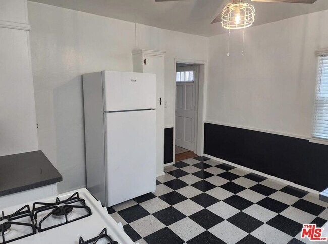 10556-10558 Santa Monica/1808-1810 Westholme