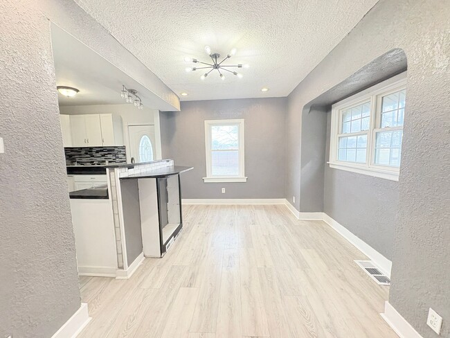 Photo - 932 Waverly Ave