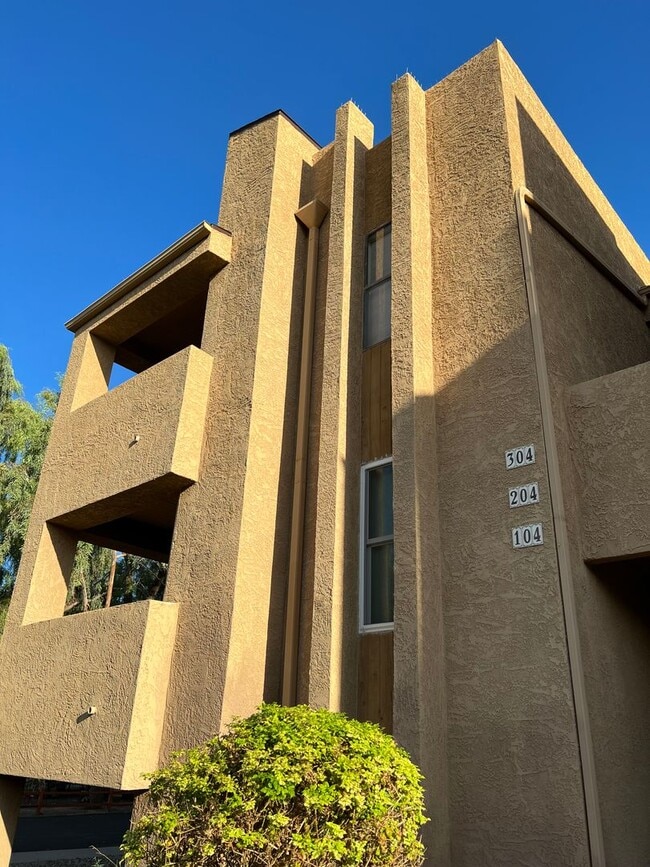 Building Photo - 7502 E Thomas Rd