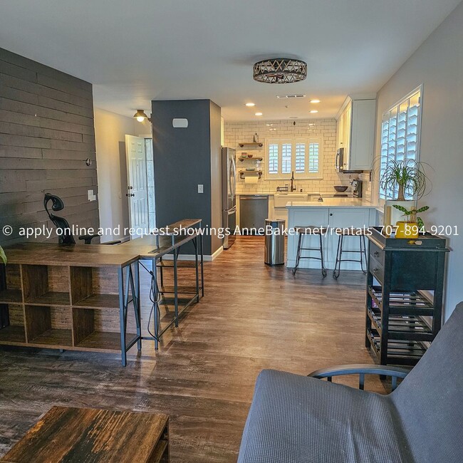 Building Photo - Exquisitely Updated Condo - Must See Unit A
