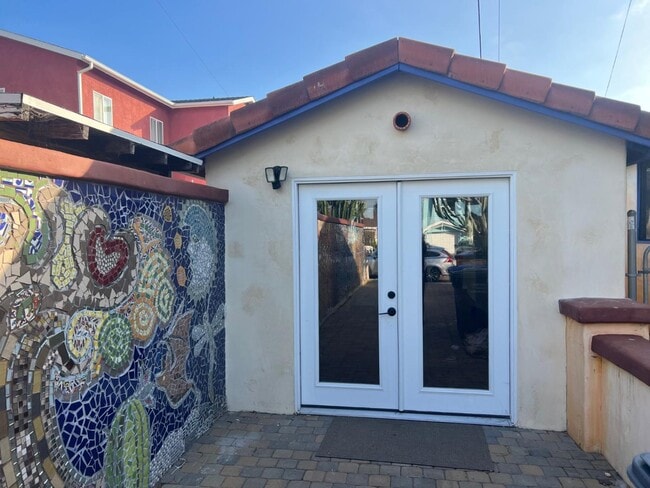 Building Photo - 3446 Madison St