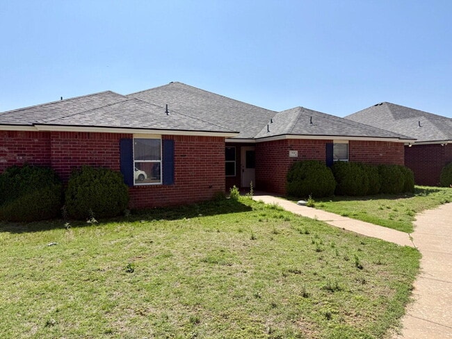 Building Photo - 304 N Brentwood Ave