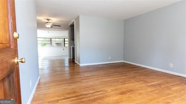 Photo - 2917 Cambridge Dr SW